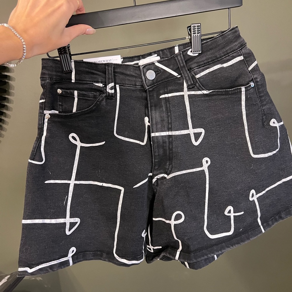 WEWOREWHAT High rise balloon short new with tag size 24